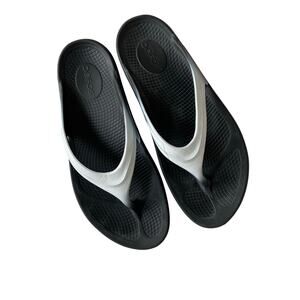 Oofos Womens Thong Sandals Size 10